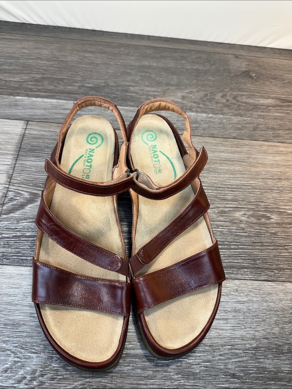Naot Women's Dark Brown Leather Triple-Strap Sandals woman’s SZ 11 (h175)